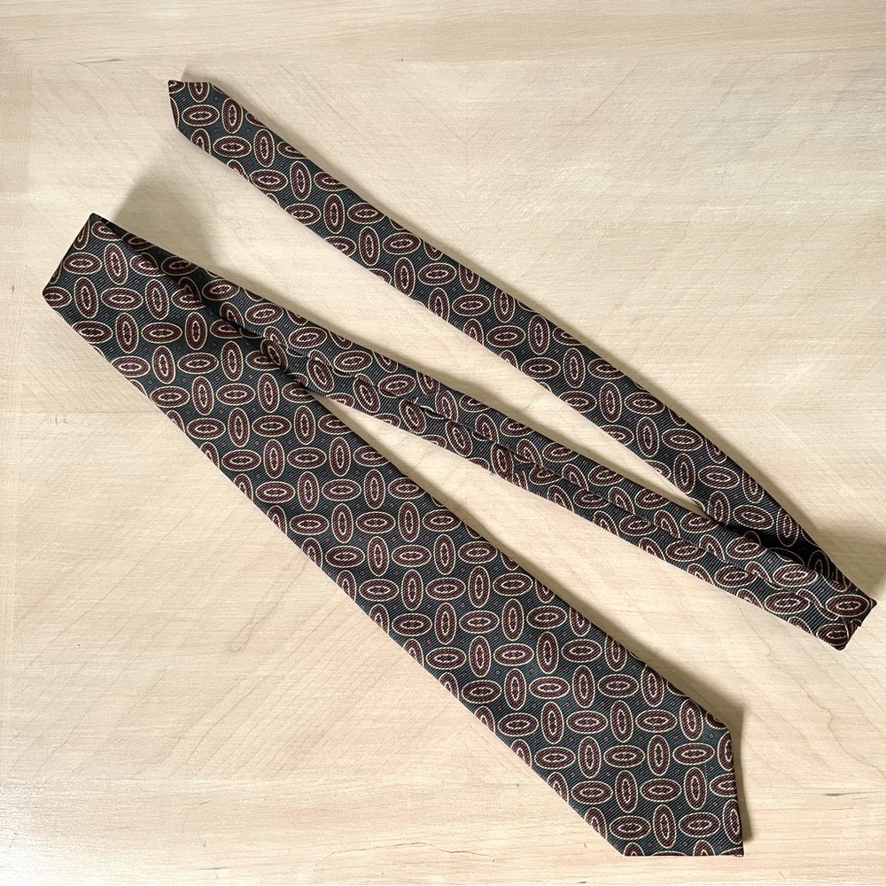 Burberrys of London Designer Hand Sewn Silk Tie